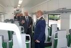 Александр Лукашенко в вагоне электропоезда