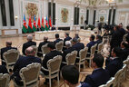 Президенты Беларуси и Азербайджана Александр Лукашенко и Ильхам Алиев во время встречи с представителями СМИ по итогам переговоров