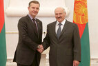 Александр Лукашенко принял верительные грамоты посла Австралии в Беларуси Питера Мартина Теша
