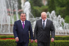 Президент Беларуси Александр Лукашенко и Президент Таджикистана Эмомали Рахмон во время церемонии официальной встречи
