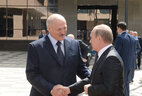 Президент Беларуси Александр Лукашенко встретился с Президентом России Владимиром Путиным. Глава российского государства прибыл во Дворец Независимости
