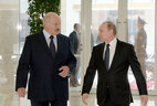 Президент Беларуси Александр Лукашенко встретился с Президентом России 
Владимиром Путиным. Глава российского государства прибыл во Дворец 
Независимости