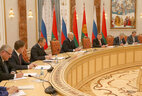 Встреча с Президентом России Владимиром Путиным в расширенном формате с участием членов правительств и других официальных лиц