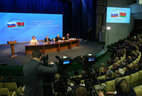 Во время пленарного заседания III Форума регионов Беларуси и России