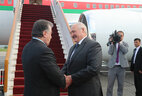 В аэропорту Душанбе Главу белорусского государства проводил лично Президент Таджикистана Эмомали Рахмон