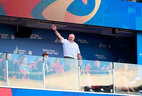 Аляксандр Лукашэнка ў час фіналу каманднага турніру па лёгкай атлетыцы II Еўрапейскіх гульняў