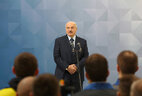Аляксандр Лукашэнка ў час размовы з калектывам прадпрыемства