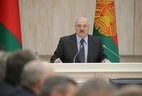 Аляксандр Лукашэнка ў час нарады па пытаннях развіцця льнаводства і перапрацоўкі лёну