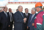 Александр Лукашенко во время посещения завода по производству комплексных NPK-удобрений ОАО "Беларуськалий"
