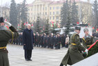 Президент Беларуси Александр Лукашенко в День защитников Отечества и Вооруженных Сил возложил венок к монументу Победы в Минске