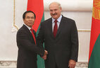 Александр Лукашенко принял верительные грамоты Чрезвычайного и Полномочного Посла Вьетнама в Беларуси Ле Аня