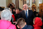 Аляксандр Лукашэнка ў час наведвання Лядзенскага храма