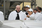 Александр Лукашенко посетил Туровский молочный комбинат во время рабочей поездки в Житковичский район