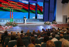Аляксандр Лукашэнка выступае на ўрачыстым сходзе з нагоды Дня Незалежнасці Беларусі