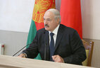 Александр Лукашенко во время встречи с участниками республиканской научно-практической конференции "Новые технологии в медицине", которая проходит на базе РНПЦ