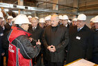 Александр Лукашенко знакомится с производственной базой строительства БелАЭС