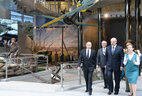 Александр Лукашенко и Владимир Путин во время посещения музея