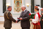 Юрый Назаранка ўзнагароджаны медалём "За адзнаку ў воінскай службе"