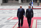 Президент Беларуси Александр Лукашенко и Президент Кубы Мигель Марио Диас-Канель Бермудес во время церемонии официальной встречи