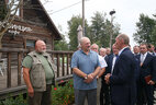 Президент Беларуси Александр Лукашенко во время посещения туристического комплекса