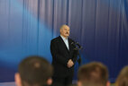 Президент Беларуси Александр Лукашенко во время встречи с трудовым коллективом предприятия