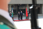Во время церемонии официальной встречи Президента Узбекистана Шавката Мирзиёева во Дворце Независимости