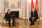 Президент Беларуси Александр Лукашенко и Президент Узбекистана Шавкат Мирзиёев во время переговоров