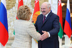 Президент Беларуси Александр Лукашенко и Председатель Совета Федерации Федерального Собрания Российской Федерации Валентина Матвиенко