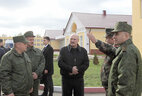 Аляксандр Лукашэнка ў час наведвання 120-й асобнай механізаванай брыгады