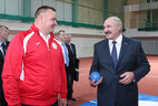 Аляксандр Лукашэнка ў час наведвання ўніверсітэта