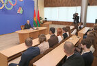 Александр Лукашенко во время встречи с профессорско-преподавательским составом и студентами