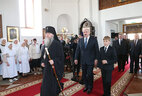 Александр Лукашенко во время посещения храма Рождества Пресвятой Богородицы в Орше