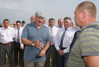 Александр Лукашенко во время посещения ОАО "Гастелловское"