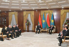 Во время встречи с первым Президентом Казахстана Нурсултаном Назарбаевым