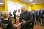 Александр Лукашенко во время посещения физкультурно-оздоровительного комплекса "Мандарин"