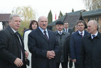 Аляксандр Лукашэнка азнаёміўся з інфраструктурай агракомплексу "Гарадзенскi маёнтак "Каробчыцы"