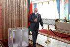 Президент Беларуси Александр Лукашенко проголосовал на выборах депутатов в Палату представителей Национального собрания