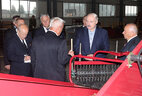 Аляксандр Лукашэнка ў час наведвання ТАА "ЛідаТэхмаш"