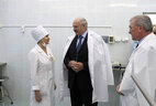Александр Лукашенко во время посещения центральной районной больницы в Буда-Кошелево