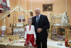 Аляксандр Лукашэнка ў час наведвання Дома культуры