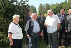 Александр Лукашенко во время посещения агроусадьбы в Воложинском районе