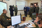 Президент Беларуси Александр Лукашенко во время посещения Военной академии