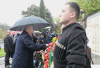 Аляксандр Лукашэнка ўсклаў вянок да Мемарыяла героям, якія загінулі за адзінства Грузіі