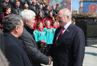 Аляксандр Лукашэнка ў час цырымоніі на плошчы Перамогі