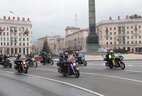 Колонна мотоциклистов во главе с Александром Лукашенко проехала по проспекту Независимости