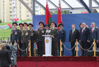 Президент Беларуси Александр Лукашенко выступает на параде в ознаменование Дня Независимости