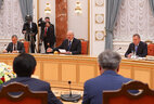 Во время переговоров в расширенном составе с Президентом Казахстана Нурсултаном Назарбаевым