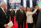 Президент Беларуси Александр Лукашенко с участниками конгресса