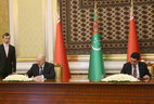 Беларусь и Туркменистан подписали дорожную карту сотрудничества на 2016-2017 годы. Подписание документа состоялось 10 декабря в присутствии президентов двух стран Александра Лукашенко и Гурбангулы Бердымухамедова по итогам их переговоров