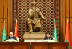 Президент Беларуси Александр Лукашенко и Президент Туркменистана Гурбангулы Бердымухамедов по завершении переговоров провели пресс-конференцию